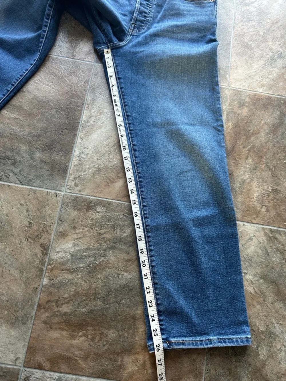 Levi’s Ribcage Straight Ankle Jeans in On My Honor - Dark Wash size 29